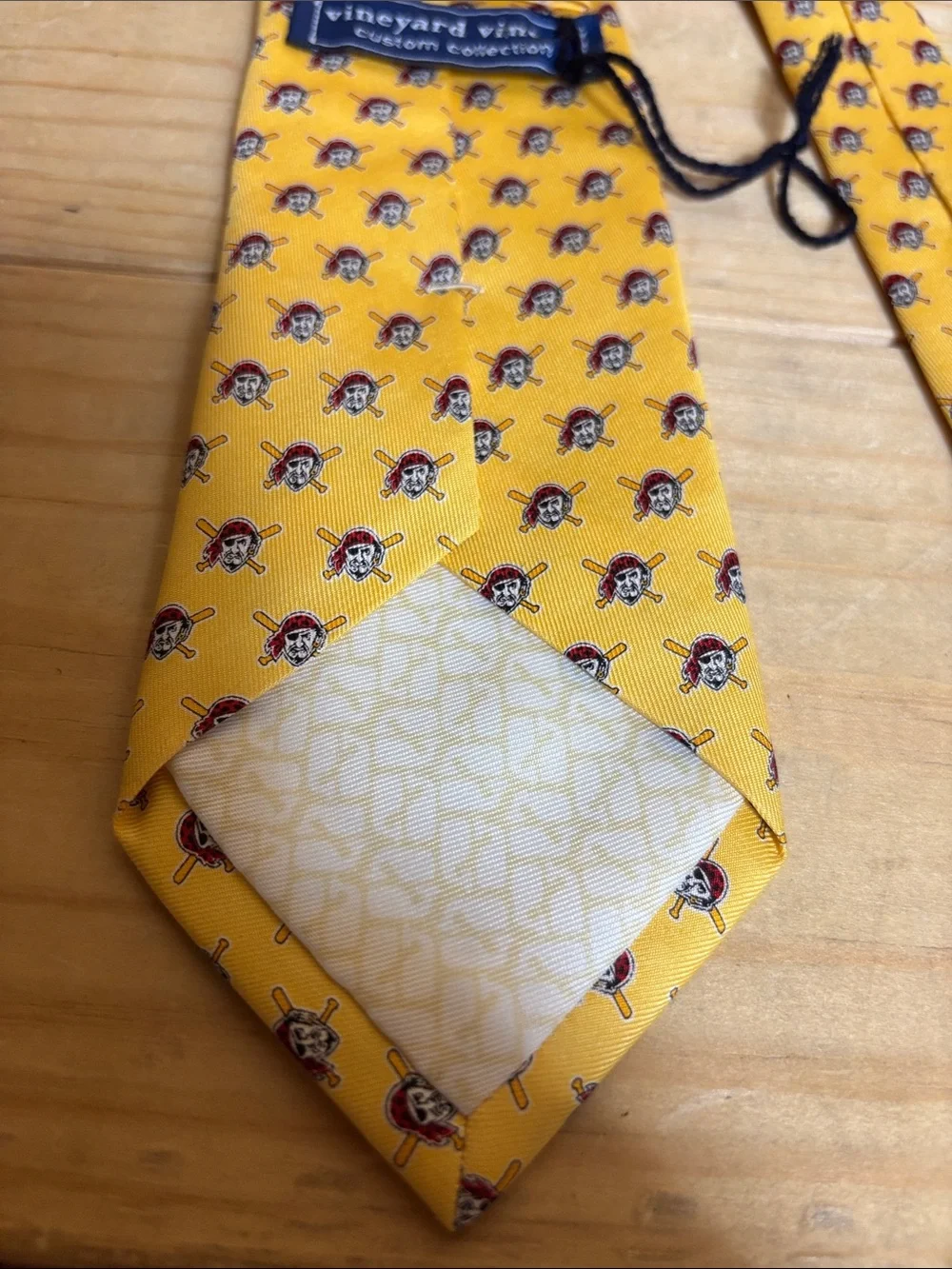 Vineyard Vines Pittsburg Pirates neck tie